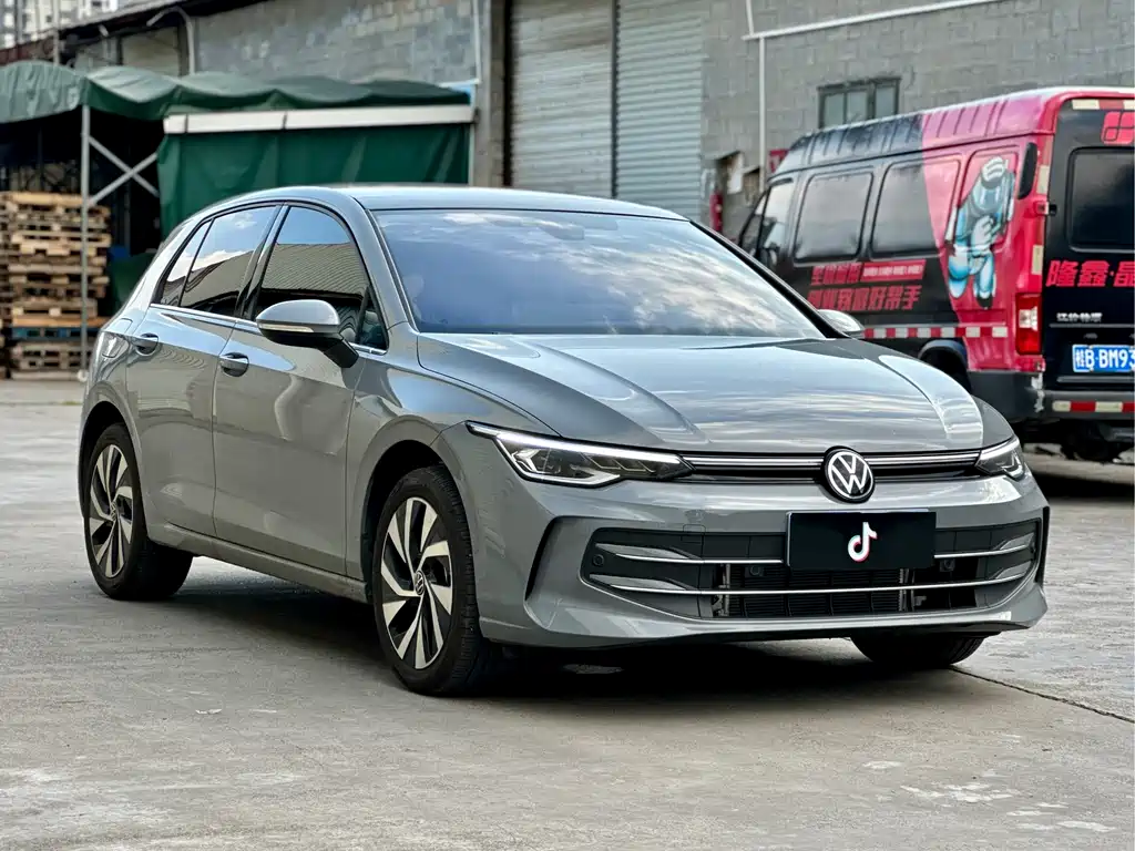 Volkswagen Golf 2026 300TSI Pro