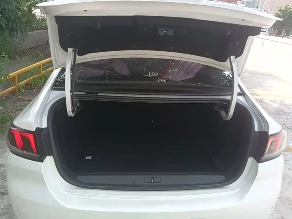 Peugeot 308 — миниатюра 19