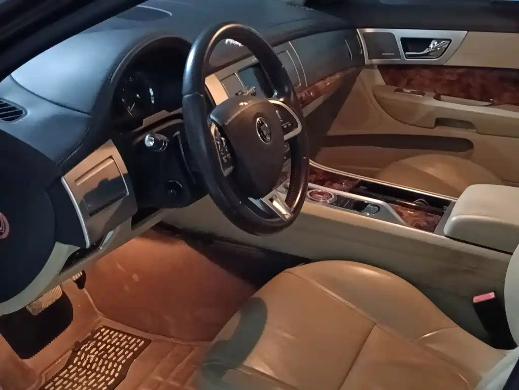 Jaguar XF — миниатюра 9