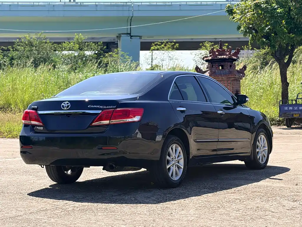 Toyota Camry — миниатюра 12