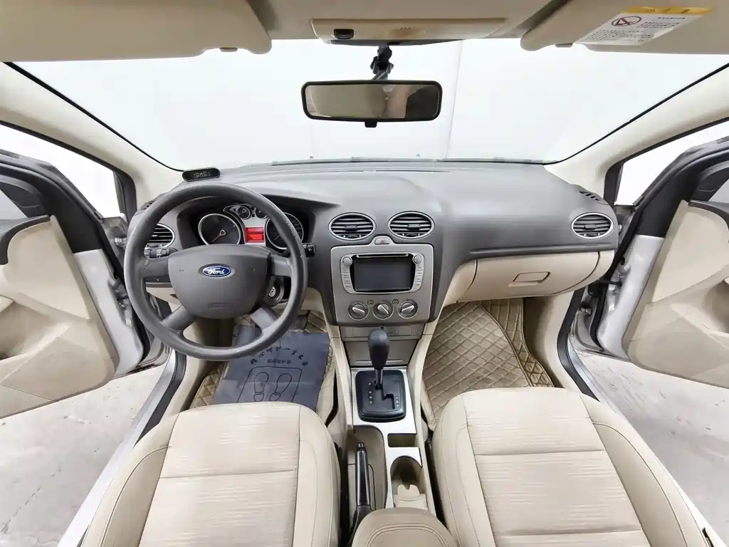 Ford Focus 2013 1.8L AT
