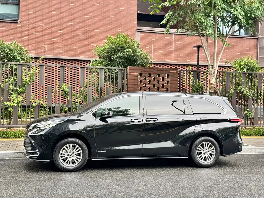 Toyota Sienna 2021 2.5L Luxury