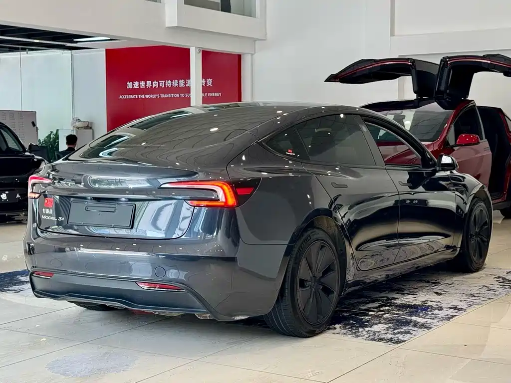 Tesla Model 3 — миниатюра 15