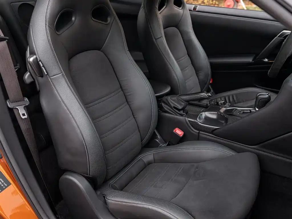 Nissan GT-R - фото 20