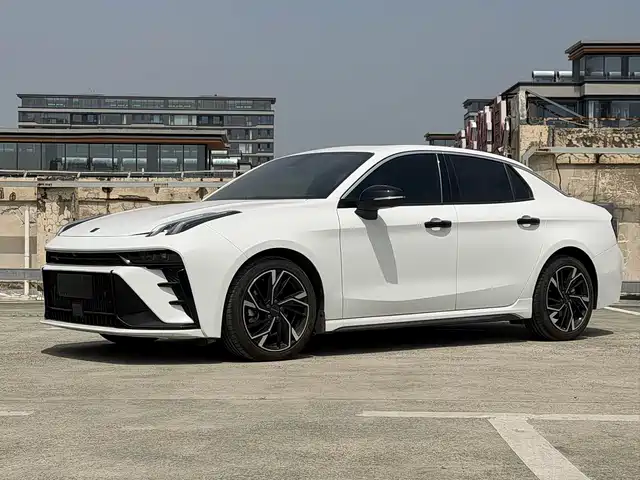 2023 Lynk & Co 03
