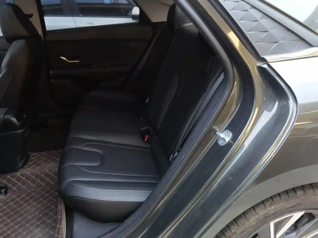 Hyundai Elantra — миниатюра 17
