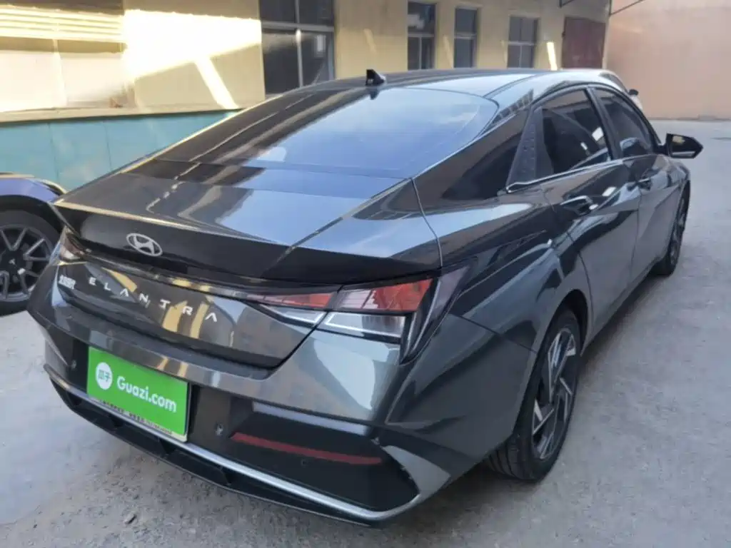 Hyundai Elantra — миниатюра 7