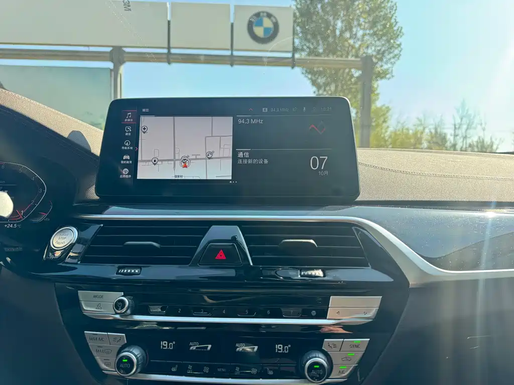 BMW 5 Series — миниатюра 13