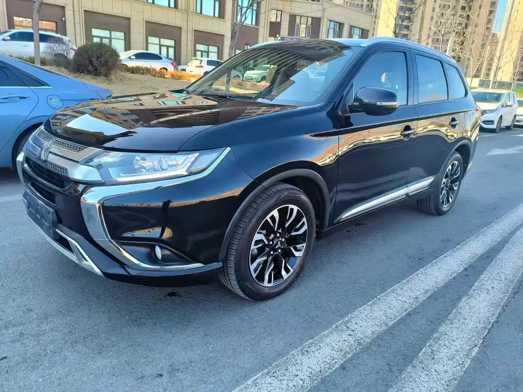 Mitsubishi Outlander — миниатюра 3
