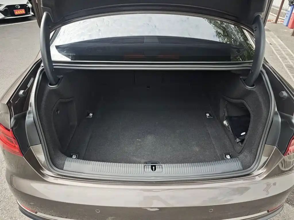 Audi A4L — миниатюра 7