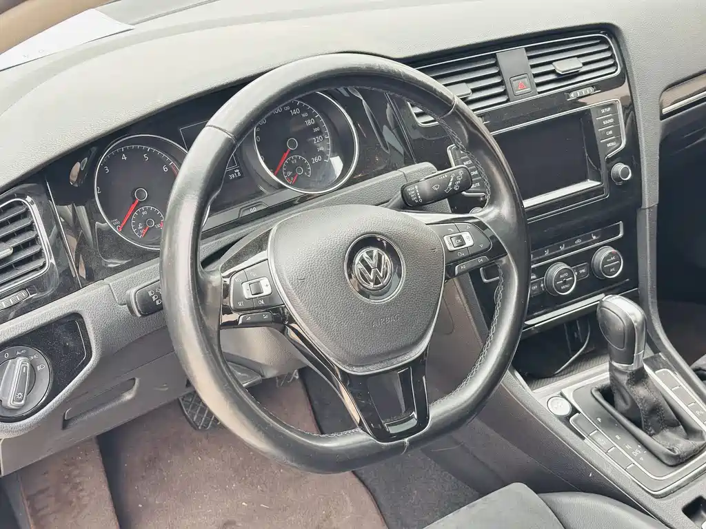 Volkswagen Golf 2015 1.4TSI AT Flagship