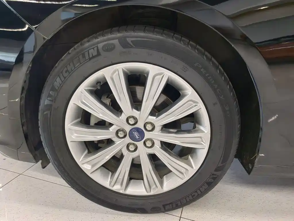 Ford Taurus — миниатюра 23