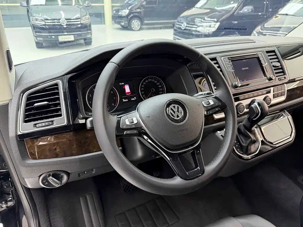 Volkswagen Multivan — миниатюра 11