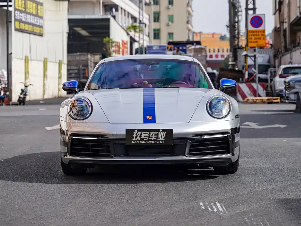 PORSCHE 911