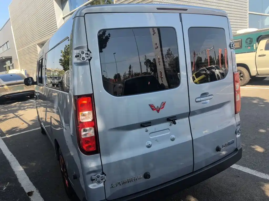 Wuling Yangguang — миниатюра 5