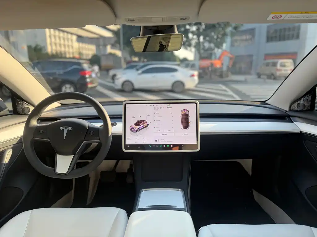 Tesla Model 3 — миниатюра 11