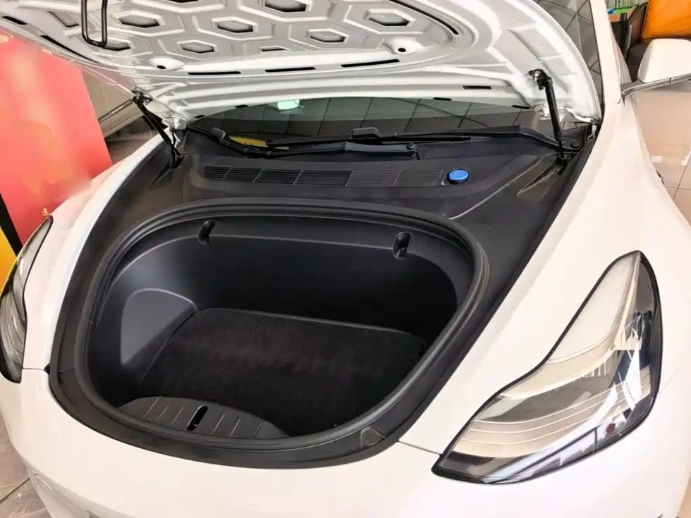 Tesla Model 3 — миниатюра 20