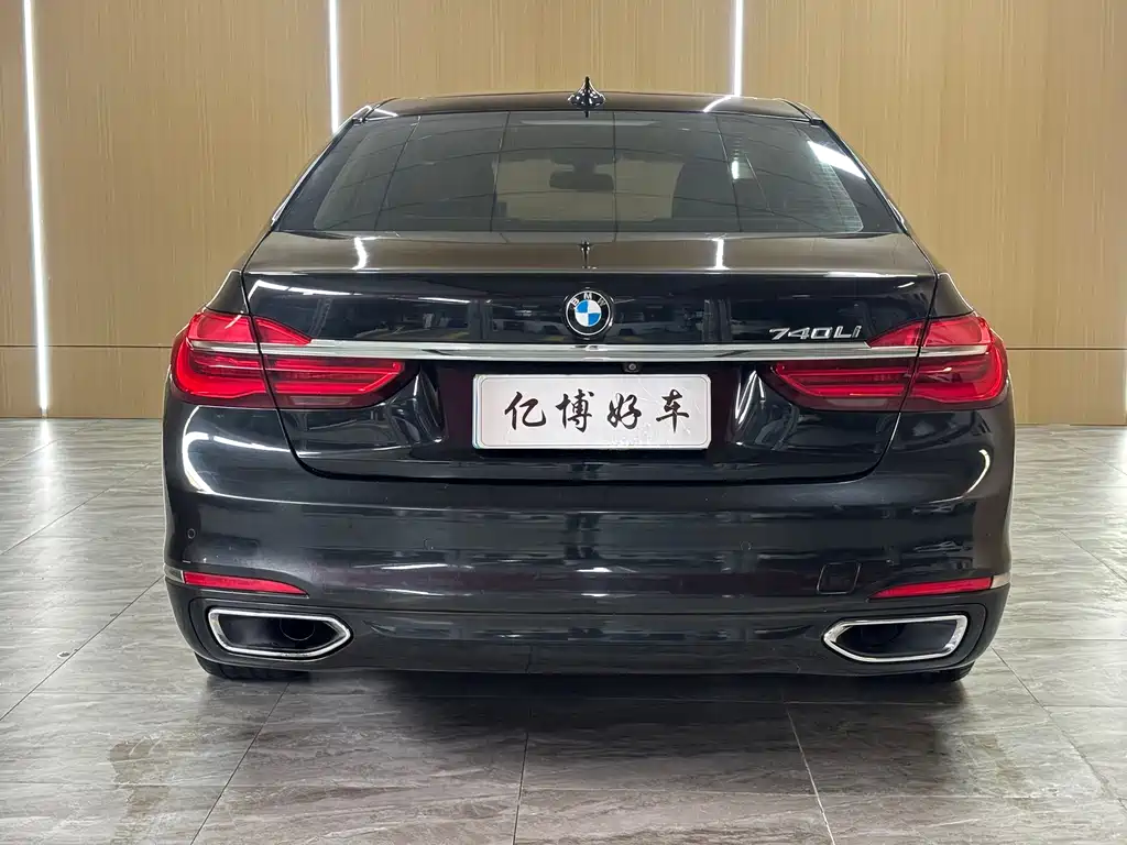 BMW 7 Series — миниатюра 8