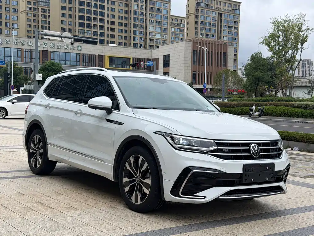 Volkswagen Tiguan L — миниатюра 3