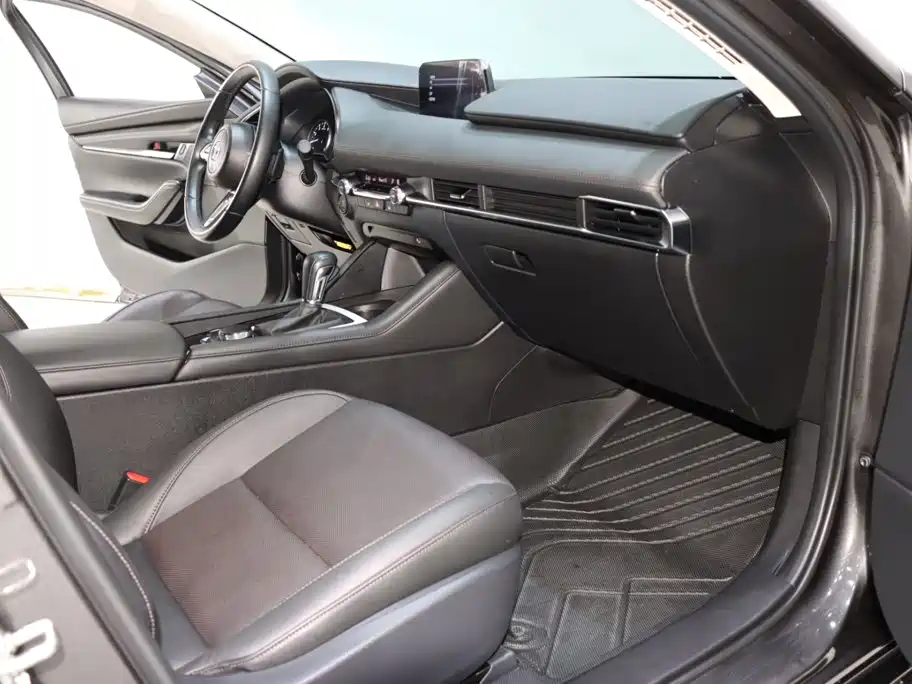 Mazda 3 Axela 2.0L Auto Quality Shine Edition, фото 7