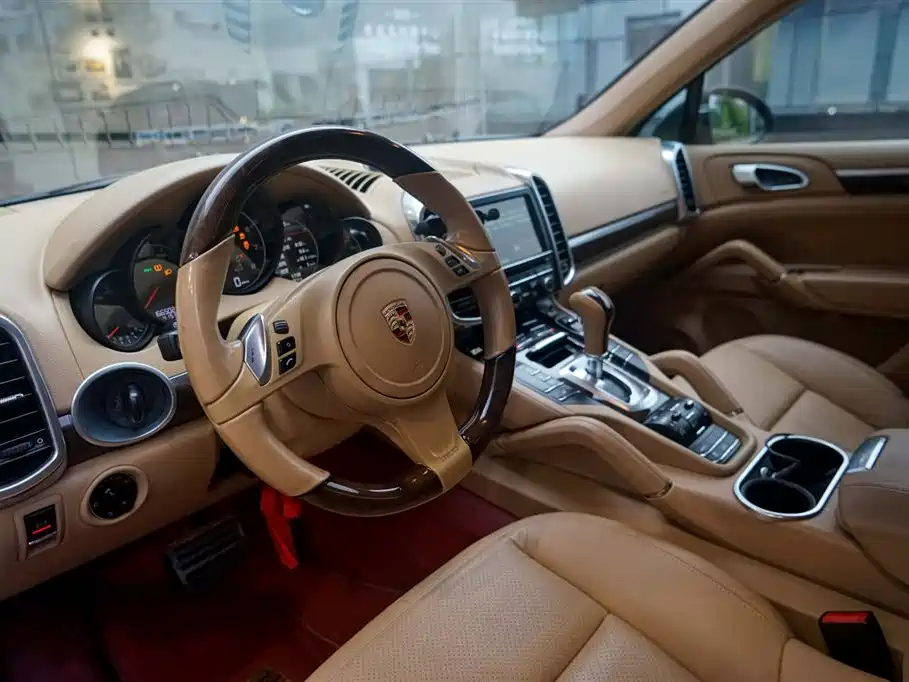 Porsche Cayenne — миниатюра 10