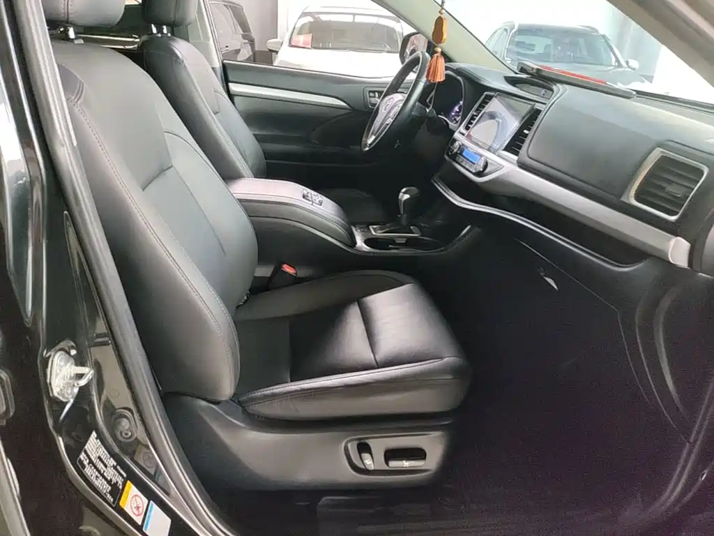 Toyota Highlander — миниатюра 25