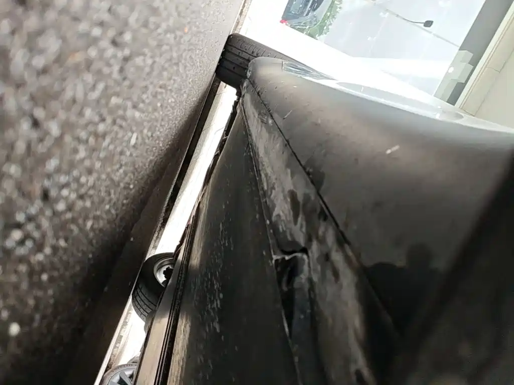 Tesla Model Y — миниатюра 21