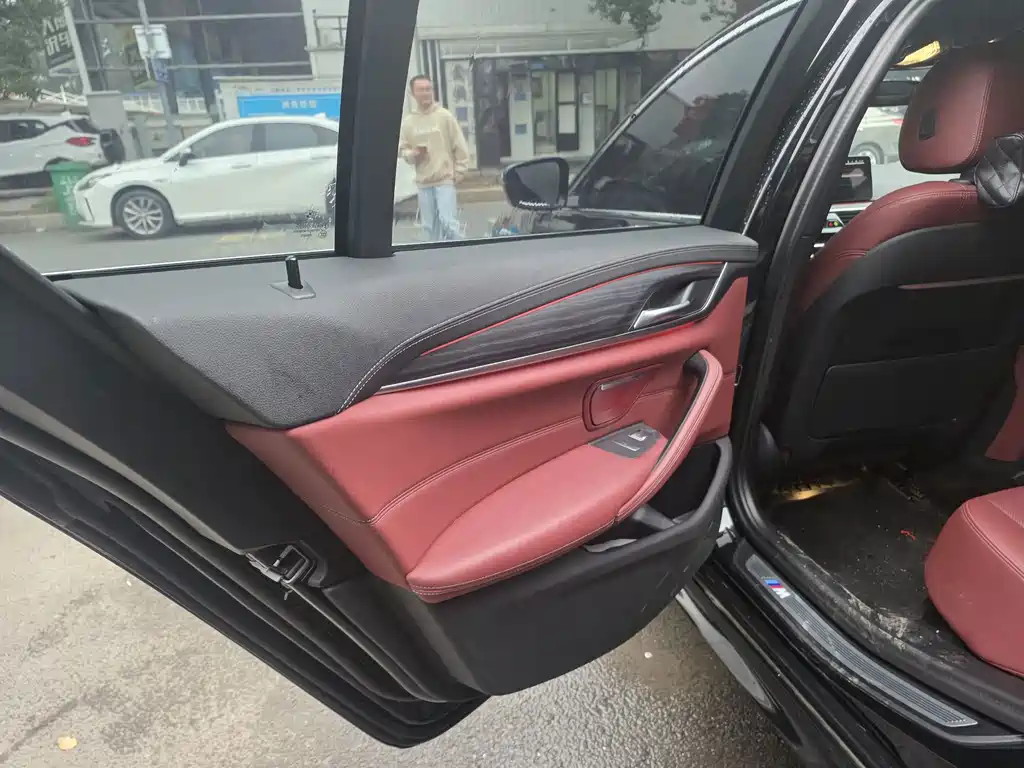 BMW 5 Series — миниатюра 11