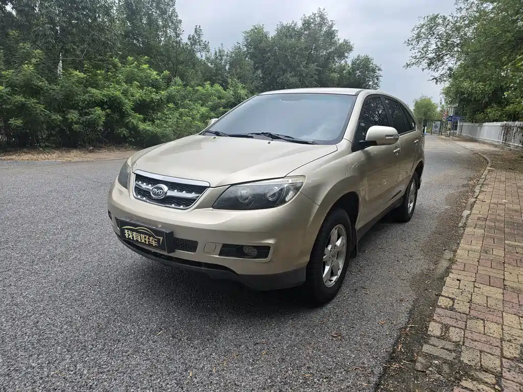 BYD S6