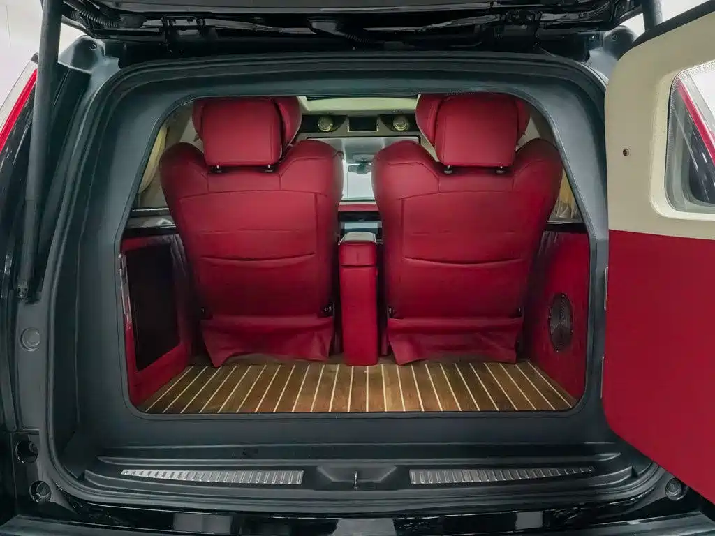 Cadillac Escalade — миниатюра 7