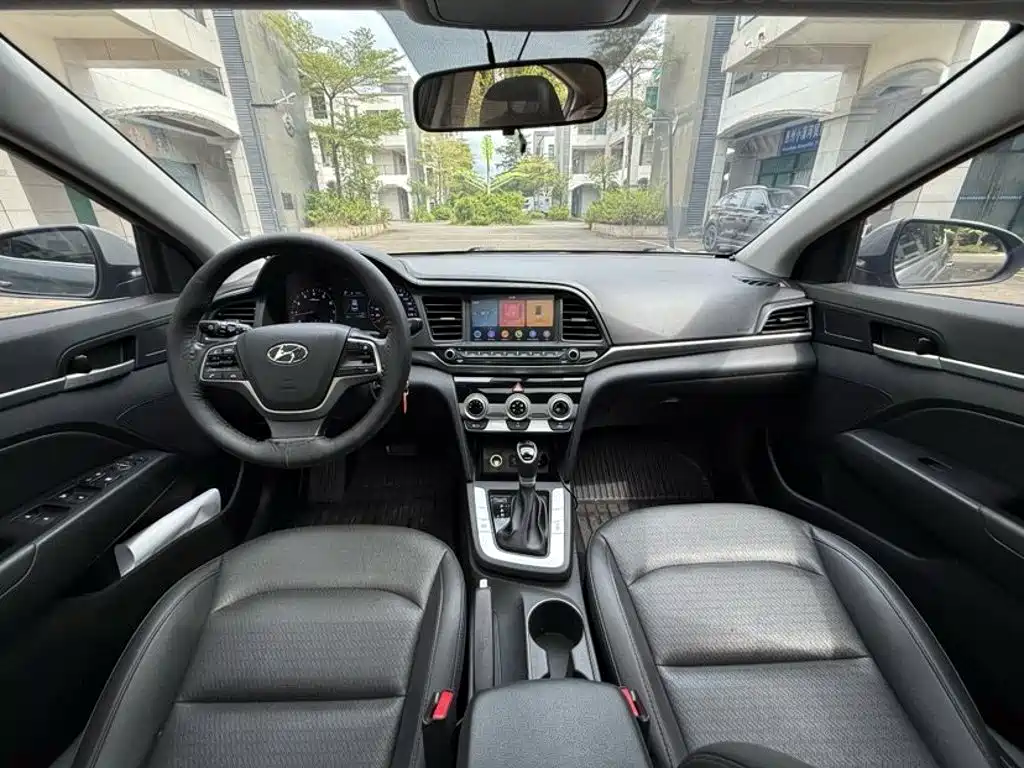 Hyundai Elantra — миниатюра 5