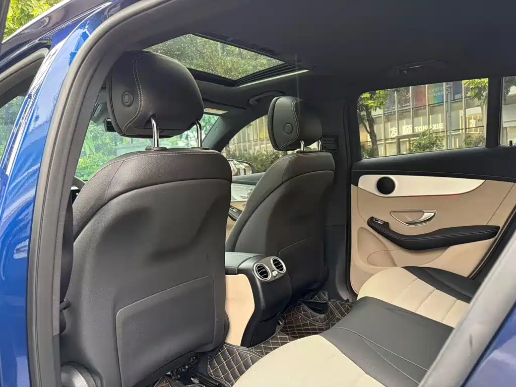 Mercedes-Benz EQC — миниатюра 13