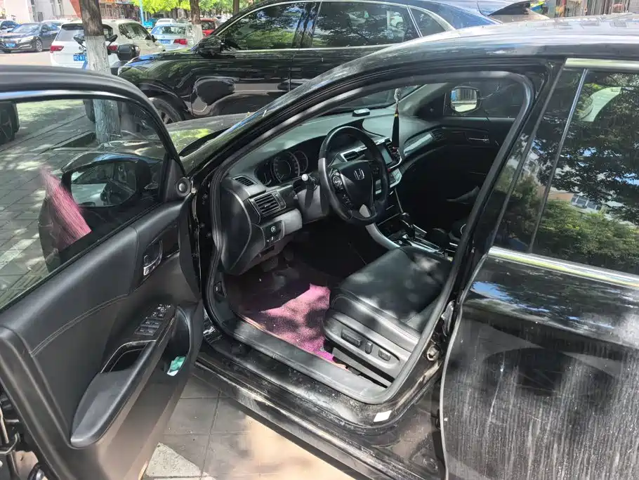 Honda Accord — миниатюра 8