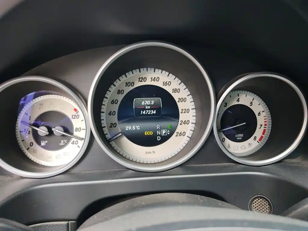 Mercedes-Benz E-Class — миниатюра 8
