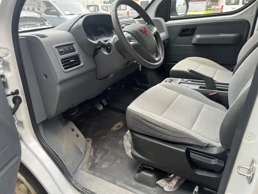 Wuling Yangguang — миниатюра 9