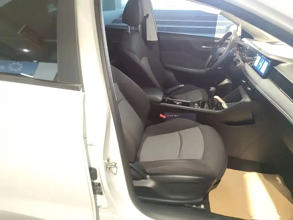 Roewe i5 — миниатюра 25