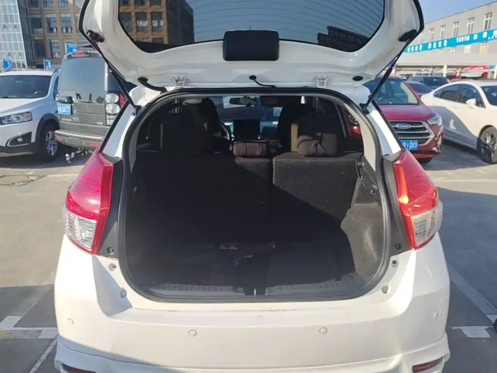 Toyota Yaris L — миниатюра 19