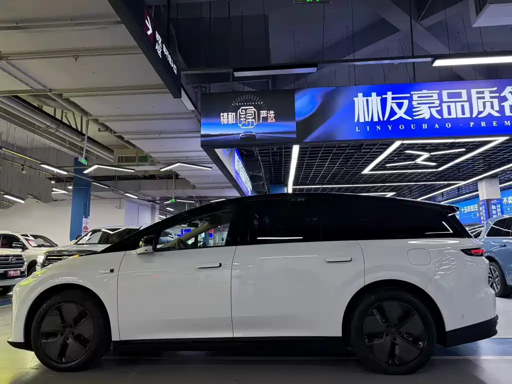 Li Auto i8 2025 Standard