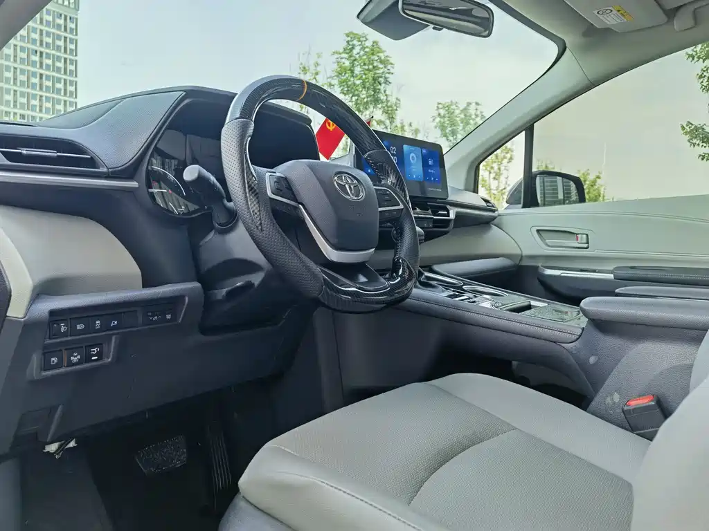 Toyota Granvia 2023 2.5L Luxury