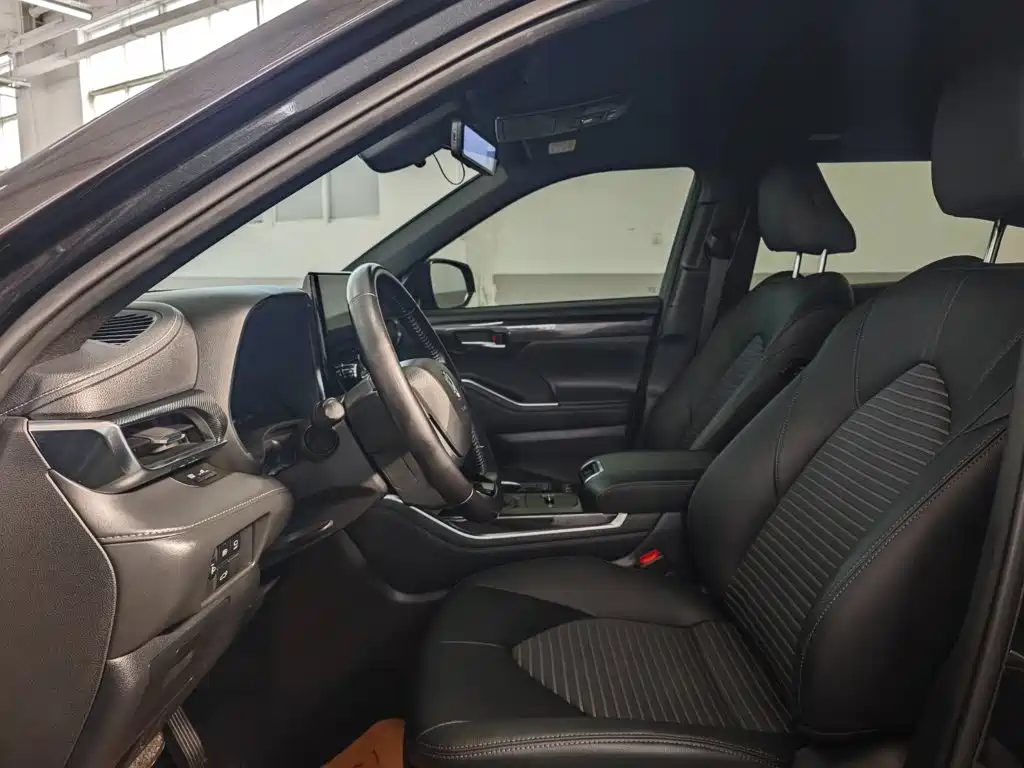 Toyota Crown Kluger — миниатюра 18