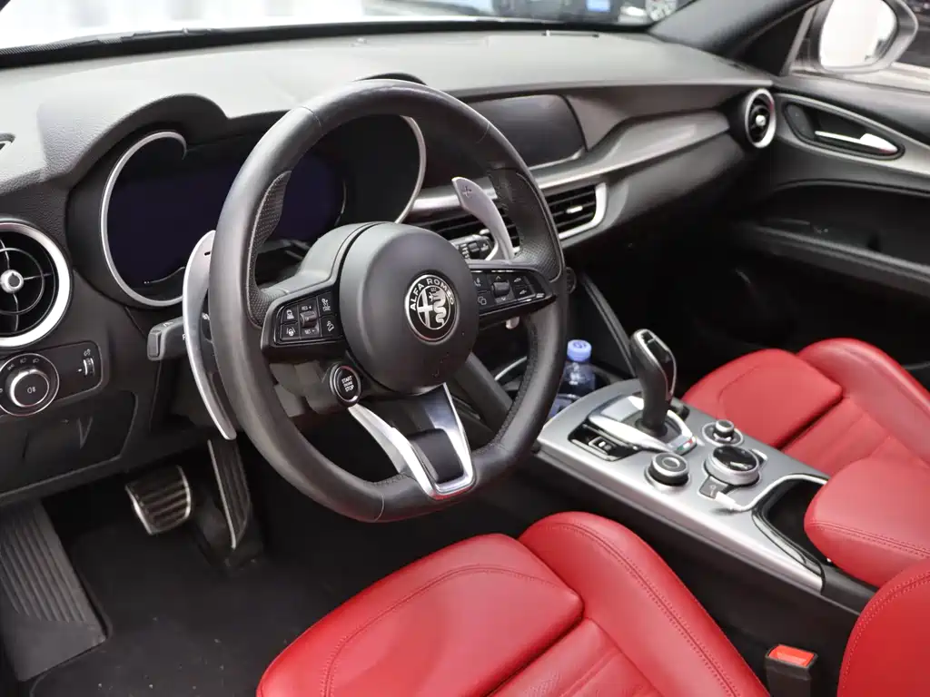 Alfa Romeo Stelvio — миниатюра 6