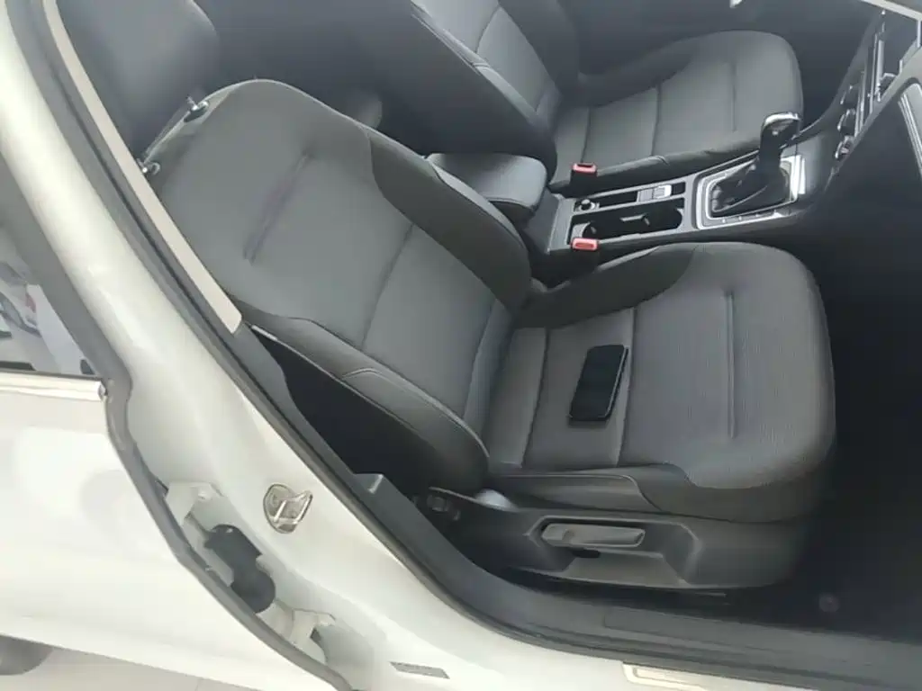 Volkswagen Golf — миниатюра 25