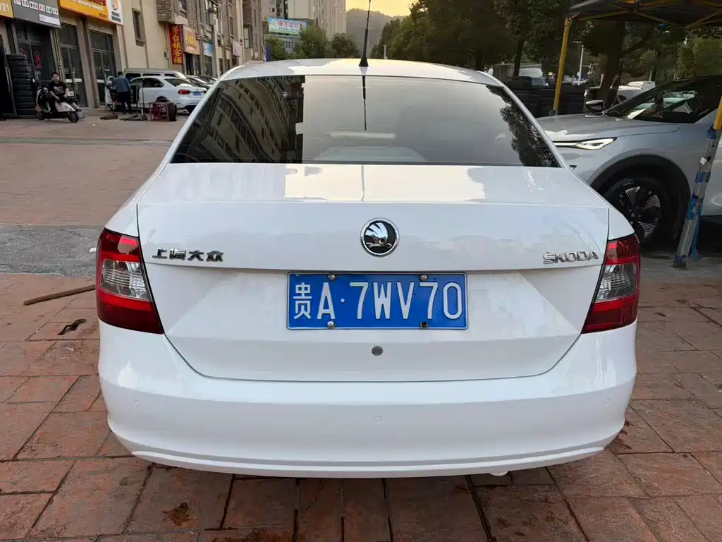 Skoda Rapid — миниатюра 5