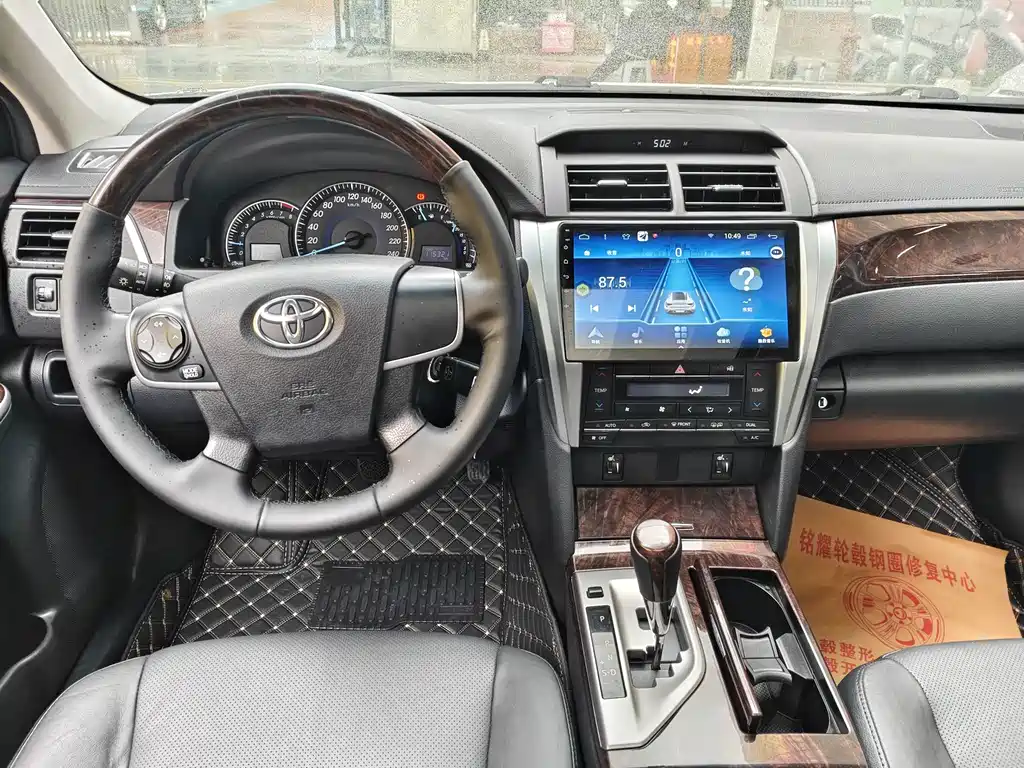 Toyota Camry — миниатюра 5