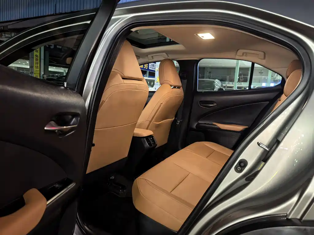 Lexus UX — миниатюра 7