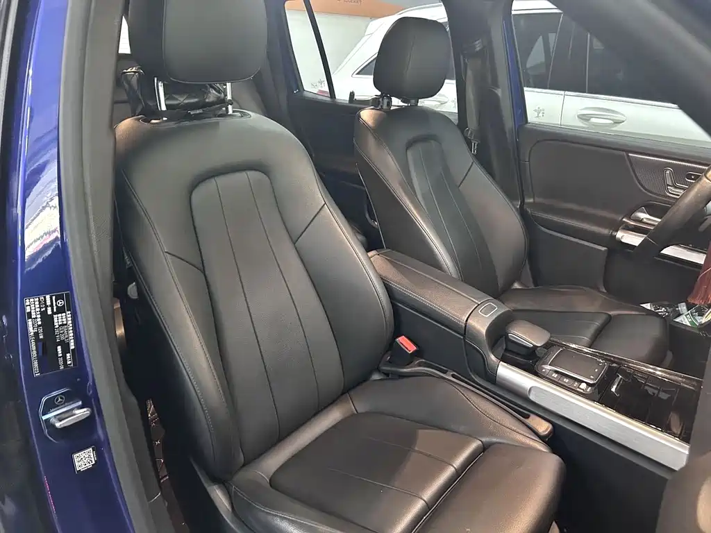 Mercedes-Benz GLB — миниатюра 8