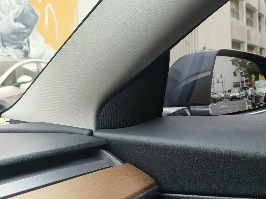 Tesla Model 3 — миниатюра 4