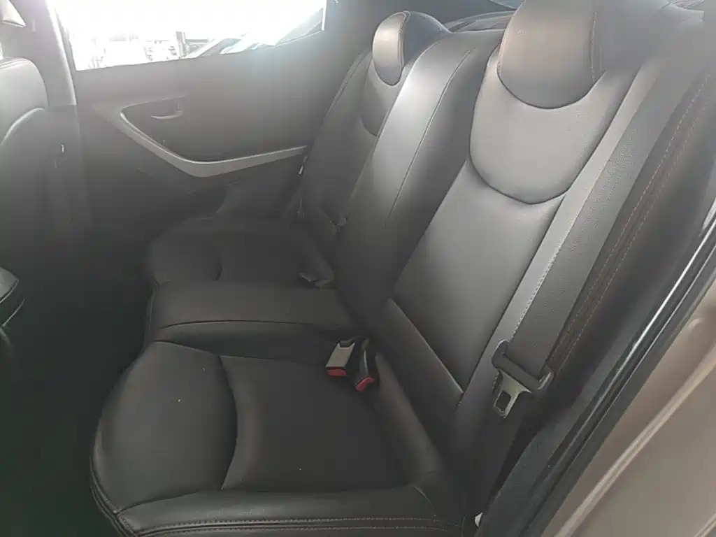Hyundai Elantra Langdong — миниатюра 17