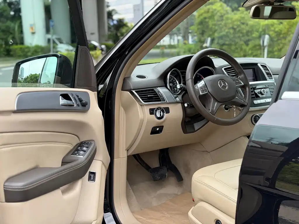 Mercedes-Benz M-Class — миниатюра 7