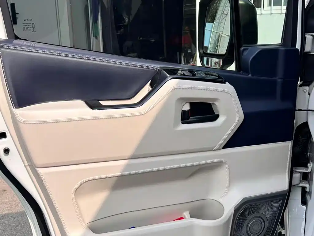 Toyota Hiace — миниатюра 15